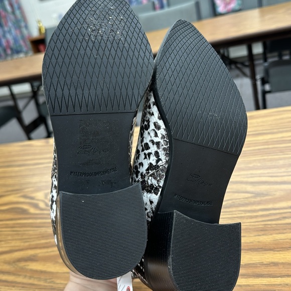 NWT Aqua College Womens KARLIE Boot Black White Leather Rubber Waterproof 7M - Picture 7 of 12